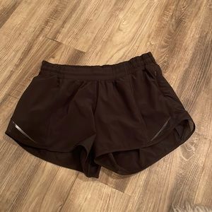 lululemon hotty hot shorts LR 4"